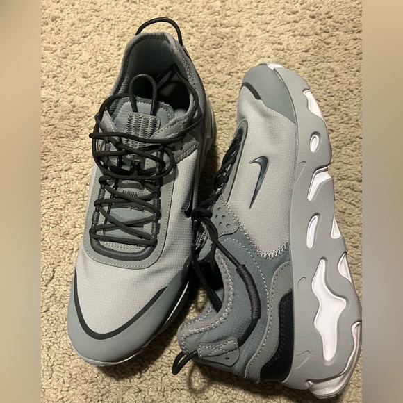 Nike men’s size 10 grey/black shoe - Picture 3 of 5